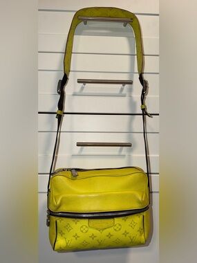 Louis Vuitton LV Monogram Taïgarama crossbody Outdoor Abloh neon yellow